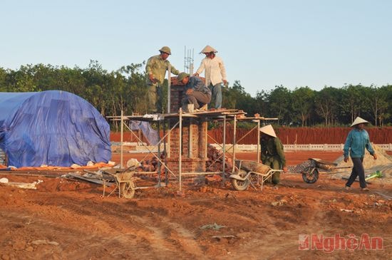 Xây dựng công trình sân vận động xã Nghĩa Bình (Nghĩa Đàn).