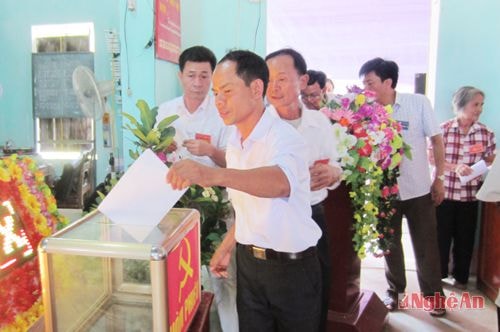 Bỏ phiếu bầu BCH khóa mới