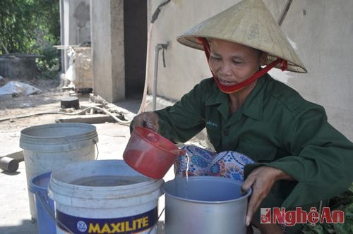 Giải pháp của chị Dung là tiết kiệm tối đa việc sử dụng nước
