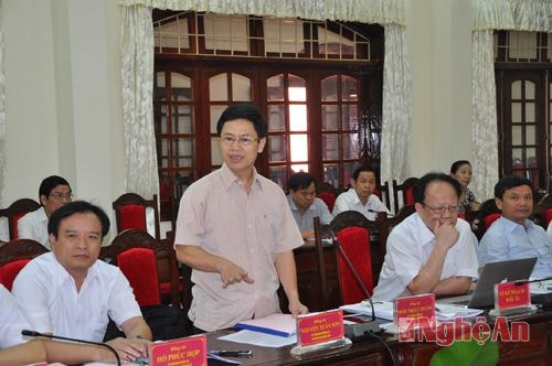 3.Đồng chí Nguyễn Xuân Sơn, Ủy viên BTV Tỉnh ủy, Phó Chủ tịch HĐND tỉnh: Mục tiêu, phương hướng, giải pháp cần bám sát hơn định hướng của Trung ương, của tỉnh về xây dựng vùng ứng dụng công nghệ cao trong sản xuất nông nghiệp theo NQ 26/NQ-TW. 