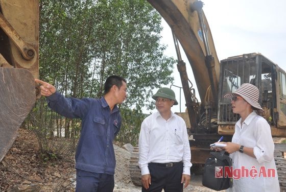 Theo các công nhân đang thi công thì trong quá trình làm việc họ không gặp bất cứ trở ngại nào từ người dân