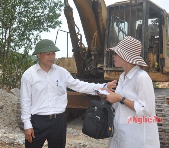 Ông Lê Văn Minh- Phó Ban quản lý dự án bản Mồng cho biết việc công trình được thi công trở lại là một niềm vui lớn với Ban quản lý dự án