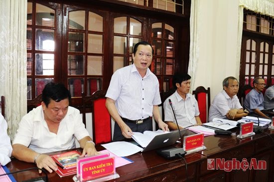  Đồng chí Lương Thanh Hải - UV Ban Thường vụ Tỉnh ủy góp ý về chỉ tiêu trong báo cáo chính trị của BCH Huyện ủy Kỳ Sơn