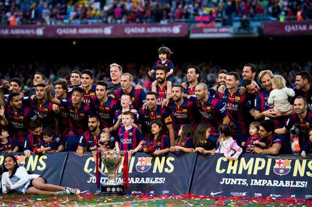 Niềm vui vỡ òa của các cầu thủ Barca trong ngày vô địch La Liga 2014-2015