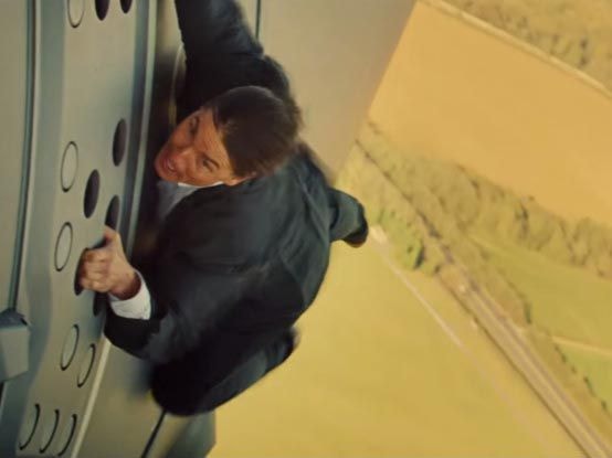 Tom Cruise gây ấn tượng với cảnh quay ngoài nguy hiểm ngoài không trung trong trailer đầu tiên