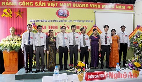BCH nhiệm kỳ 2015 - 2020 ra mắt đại hội