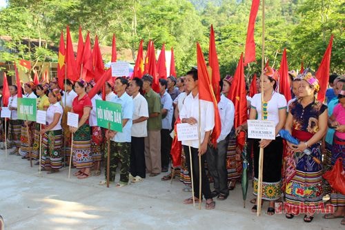 Đoàn viên, hội viên tham gia diễu hành chuẩn bị đêm truyền thông.