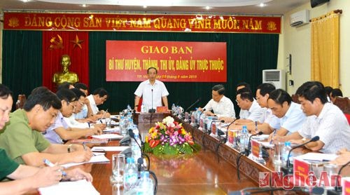 Đồng chí Trần Hồng Châu- Phó Bí thư Thường trực Tỉnh ủy kết luận buổi giao ban
