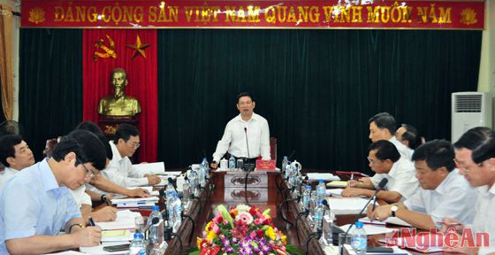Đồng chí Bí thư Tỉnh ủy Hồ Đức Phoowsc chúc tết cán bộ, công nhân, viên chức các Ban Đảng và văn phòng Tỉnh ủy