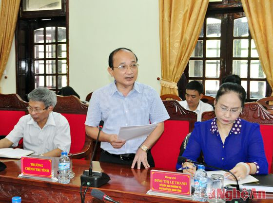 Đồng chí Nguyễn Thanh Hiền - Hiệu trưởng Trường Chính trị phát biểu tại cuộc họp