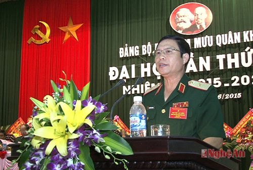 Thiếu tướng Nguyễn Tân Cương, Ủy viên dự khuyết BCH Trung ương Đảng, Tư lệnh Quân khu phát biểu chỉ đạo đại hội.