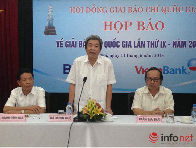 Ông Hà Minh Huệ phát biểu tại buổi họp báo sáng 11/6/2015. Ảnh; B.M.