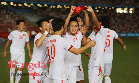 Huy Toàn ghi bàn thắng gỡ hòa 1-1 cho U23 Việt Nam