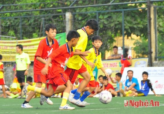 Trận đấu giữa TN Nam Đàn gặp TN Quỳnh Lưu