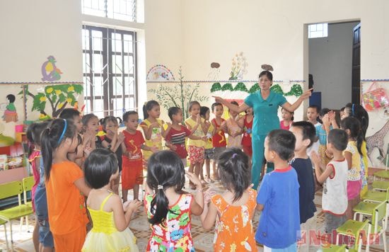 Giờ học tại Trường Mầm non Châu Thái (Quỳ Hợp).  Ảnh: Đặng Cường