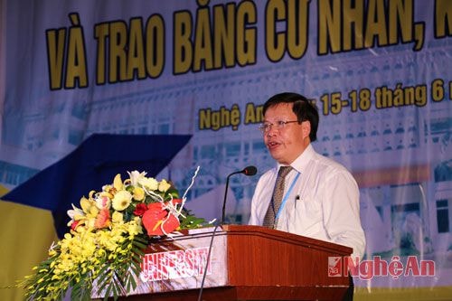 Tri mong các em sẽ đem những tinh hoa đã gặt hái được gieo vào cuộc sống - Phát biểu của Giáo sư, Tiến sỹ Đinh Xuân Khoa - Hiệu trưởng nhà trường trong buổi lễ bế giảng