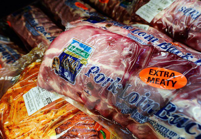 Các sản phẩm thịt lợn Farmland được bán tại một siêu thị ở Pico Rieva, California. (Nguồn: AFP/TTXVN)