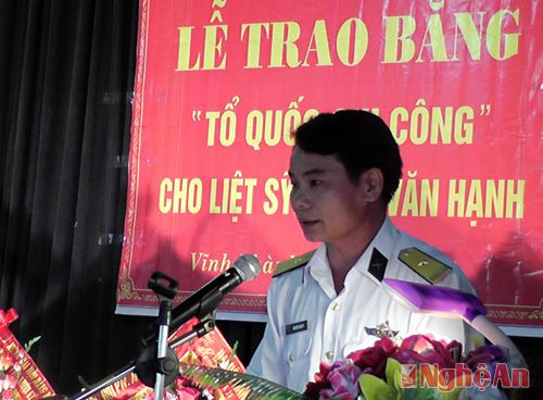 Thiếu ta Nguyễn Văn Tý - Trưởng ban .... ghi nhận những đóng góp của Liệt sỹ Phan Văn Hạnh