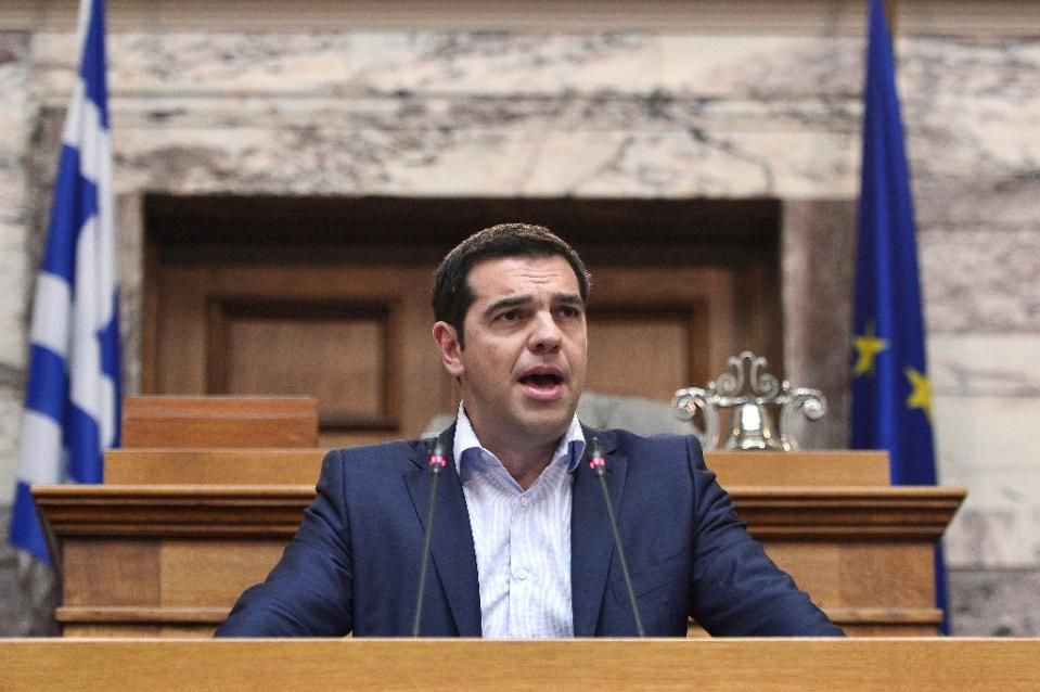 Thủ tướng Hy Lạp Alexis Tsipras phát biểu trước các nghị sỹ và bộ trưởng tại Quốc hội ở Athens hôm 16/6. Ảnh: AFP.