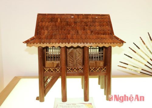 Là hình cảnh minh họa của ngôi nhà sàn người dân tộc Thái - một dân tộc có mặt ở Việt Nam trên 1200 năm và sống lâu đời ở dải đất miền Tây xứ Nghệ