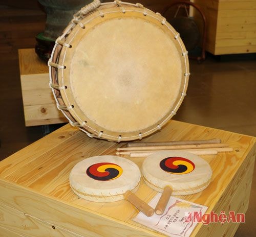 Sogo - trống bé, dùng để chơi trong các dàn nhạc truyền thống