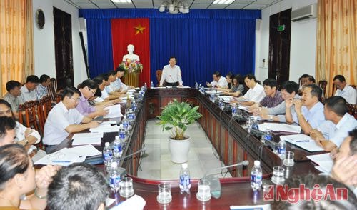 Đồng chí Đinh Viết Hồng - Phó chủ tịch UBND tỉnh chủ trì hội nghị