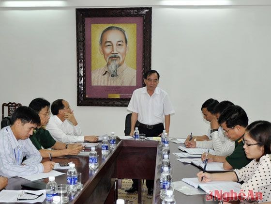 Đồng chí Hoàng Viết Đường phát biểu ý kiến chỉ đạo các ban ngành và địa phương đẩy mạnh công tác phối hợp, tăng cường công tác phòng chống dịch bệnh cho bò giống và chú trọng tuyên truyền để nâng cao hiệu quả Chương trình.