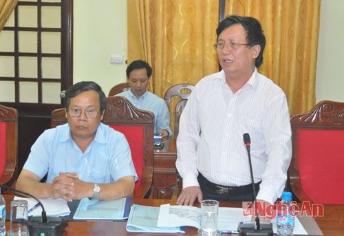 Lãnh đạo Công ty CP xi măng Vicem Hoàng Mai báo cáo tình hình triển khai dự án