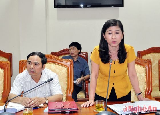 Phó Giám đốc Sở VH-TT-DL Nguyễn Thị Thanh Hương tiếp thu các ý kiến từ Ban VH - XH để tiếp tục chỉnh sửa, bổ sung trước khi trình ra kỳ họp