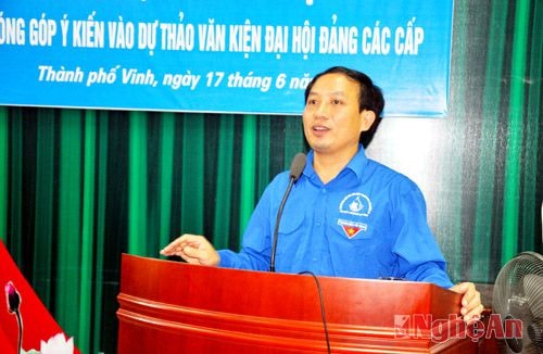 Đồng chí Nguyễn Thanh Hà - Bí thư đoàn Khối CCQ tỉnh phát biểu tại hội nghị