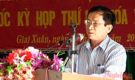 Đồng chí Đinh Viết Hồng trình bày báo cáo dự kiến chương trình kỳ họp thứ 14, HĐND tỉnh khóa 17