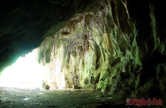 Vẻ đẹp cửa hang Thằm Lạn.