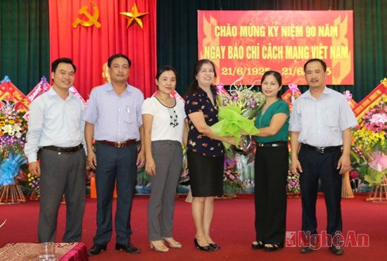 Lãnh đạo Ủy ban kiểm tra Tỉnh ủy chúc mừng Báo Nghệ An