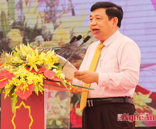 Đồng chí Nguyễn Xuân Đường - Chủ tịch UBND tỉnh Nghệ An biểu dương và cảm ơn nhà đầu tư đã tin tưởng và về đầu tư tại Nghệ An.
