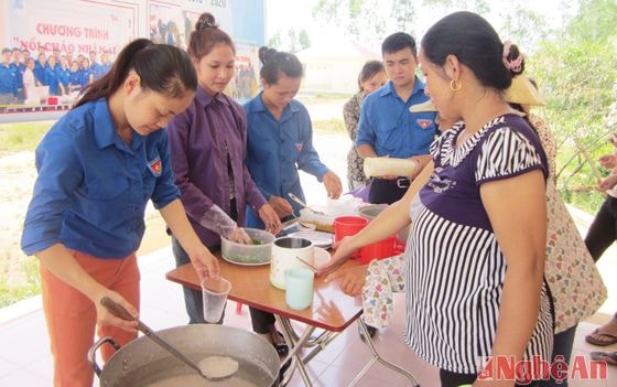 Chương trình bát cháo miễn phí cho bệnh nhân nghèo được thực hiện với mục tiêu phát miễn phí 1500 bát cháo cho bệnh nhân và người nhà điều trị tại bệnh viện.