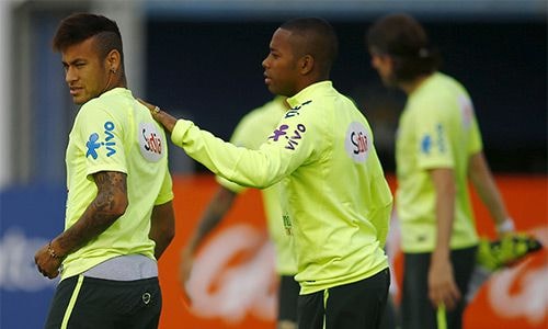 Vắng Neymar, Brazil sẽ phải trông chờ nhiều hơn các tiền đạo dự bị như Robinho trong các trận còn lại ở Copa America 2015. Ảnh: Reuters.