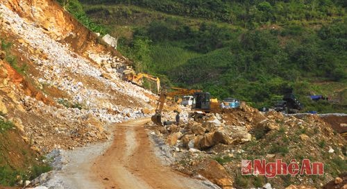 Đơn vị thi công tập trung thiết bị, xe cơ giới đẩy nhanh tiến độ