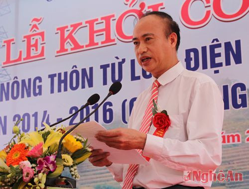 Ông Trịnh Phương Trâm - Giám đốc Công ty Điện lực Nghệ An phát biểu khai mạc buổi lễ.