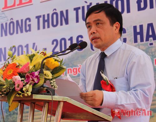 Ông Huỳnh Thanh Điền - Phó Chủ tịch UBND tỉnh Nghệ An phát biểu, khẳng định ý nghĩa của dự án cấp điện nông thôn từ lưới điện quốc gia, và đề nghị chính quyền địa phương nỗ lực rốt ráo GPMB, bàn giao cho đơn vị thi công đúng tiến độ.