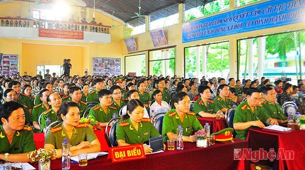 Các đại biểu và phạm nhân Trại giam số 6  tham gia buổi giao lưu