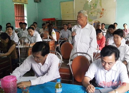 Ông Ngân Văn Soát đề xuất tỉnh cần kịp thời cấp xi măng cho nhân dân xây dựng đường giao thông nông thôn mới. 