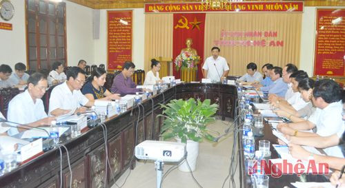 Đồng chí Nguyễn Xuân Đường - Phó Bí thư tỉnh ủy, Chủ tịch UBND tỉnh  chủ trì  hội nghị