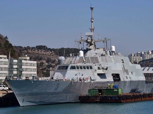 Mỹ điều động tàu tác chiến gần bờ USS Fort Worth tham gia tập trận với Philippines. Ảnh Reuters