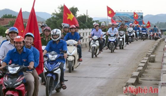 Tuổi trẻ Hoàng Mai diễu hành hưởng ứng Ngày toàn dân phòng chống ma túy 26/6.