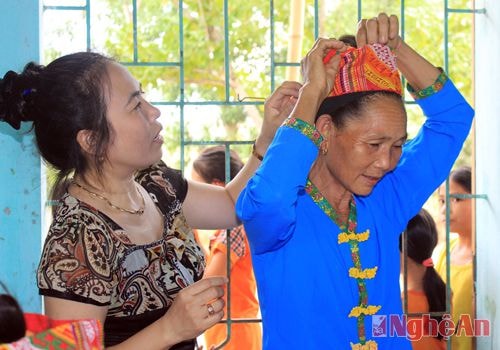 Cụ bà Lô Thị Nhiệm 66 tuổi - thành viên cao tuổi nhất lớp vẫn rất phấn chấn trước buổi học ngoại khóa
