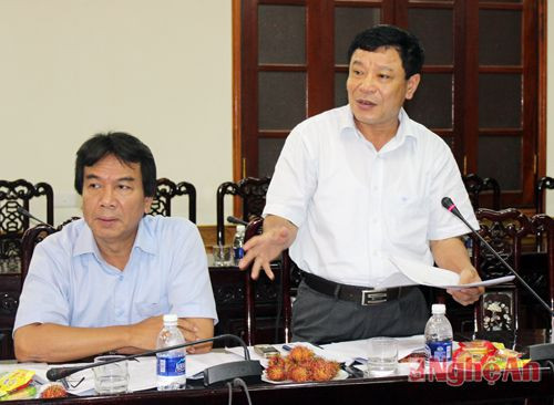 Nguyễn Ngọc Võ – Phó Giám đốc Sở TNMT trình bày về báo cáo về những khó khăn trong xử lý ô nhiễm hóa chất BTV tại Nghệ An 