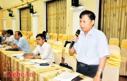 Đồng chí Lâm Văn Đoàn- Phó Tổng Biên tập Báo Nghệ An phản ánh các sở, ngành cần có cung cấp đầy  đủ thông tin, trả lời những vấn đề báo chí quan tâm