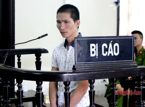 Bị cáo Đệ trước vành móng ngựa
