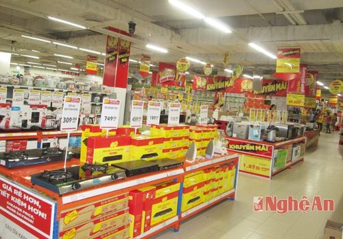 các sản phẩm gia dụng liên tục có chương trình giảm giá nhưng vẫn vắng khách