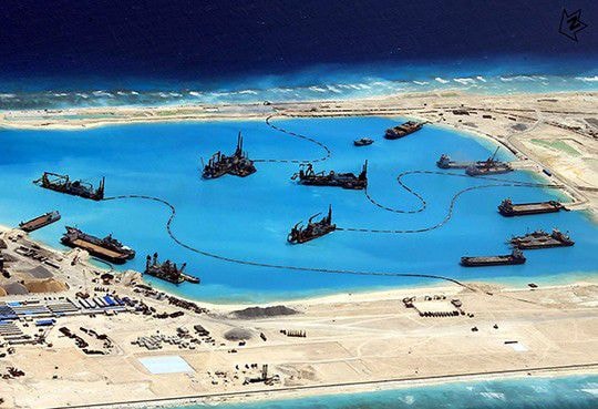 Bộ Ngoại giao Philippin cáo buộc hoạt động cải tạo đất trái phép của Trung Quốc ở biển Đông hủy hoại 1,2 km2  rạn san hô.  Ảnh: PHILSTAR